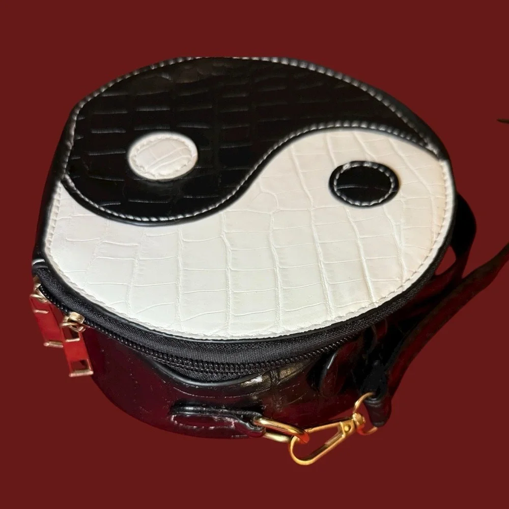 Yin Yang Alligator-Pattern Crossbody Bag New - Picture 6 of 8